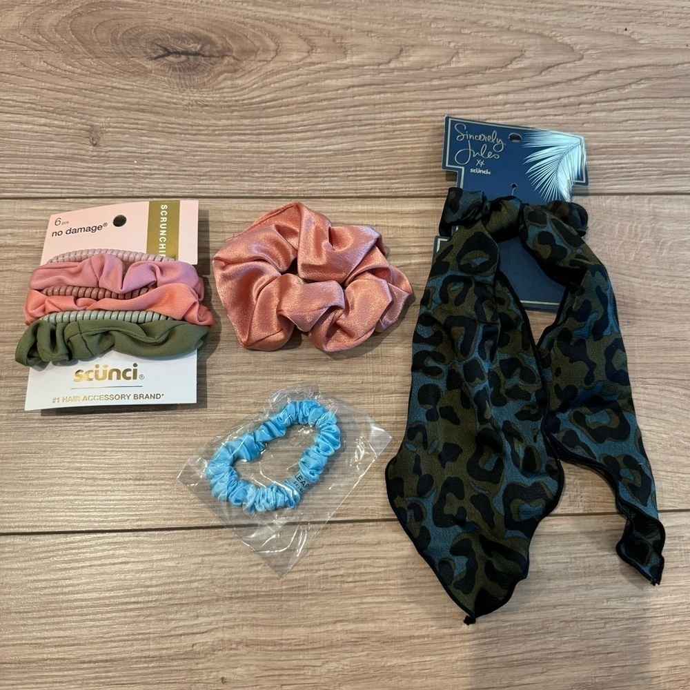 NWT Scunci Hair Accessories Scrunchie Bundle